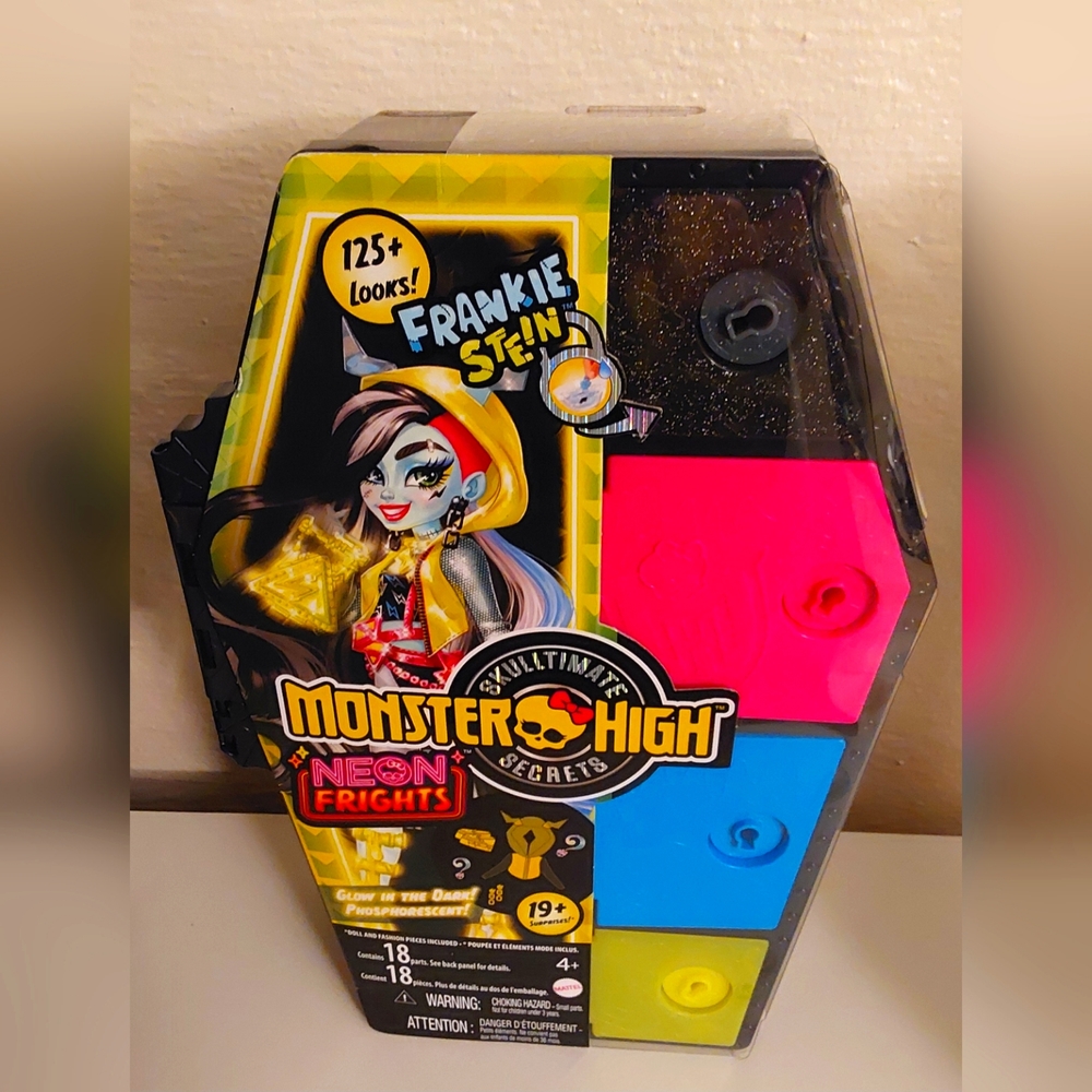 Monster High Frankie Stein, Skulltimate Secrets, Neon Frights Fashion Doll